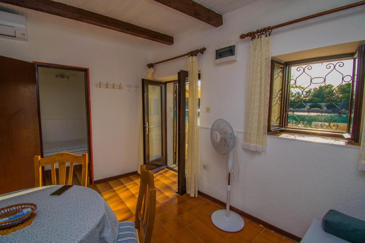 Holiday House Punta Blue & Orange 5M From The Sea, Island Cres Punta Kriza Exterior photo